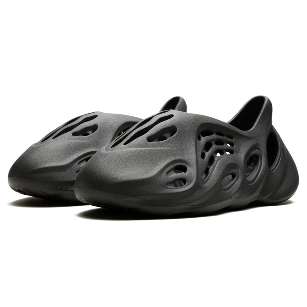 adidas-yeezy-foam-runner-carbon-ig5349_2