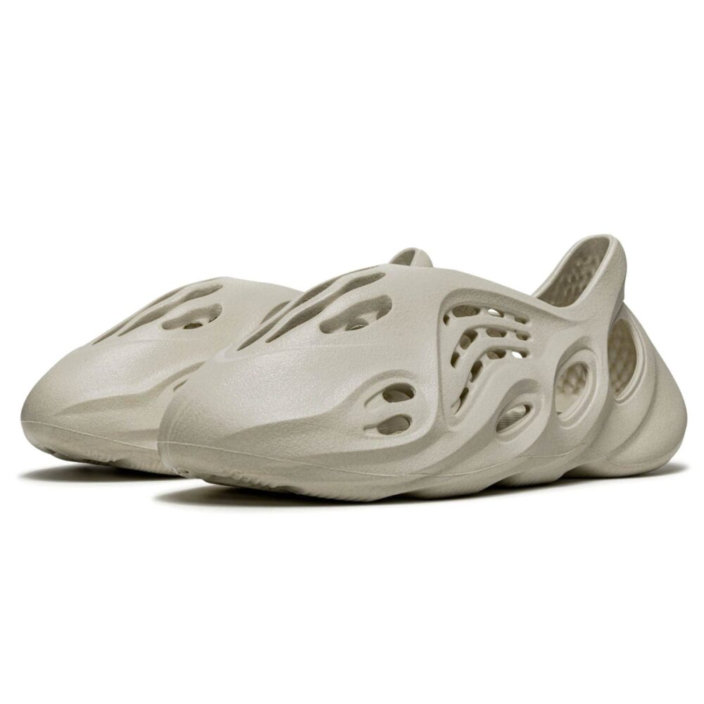 yeezy-foam-rnnr-sand-fy4567_2_zlrk8a