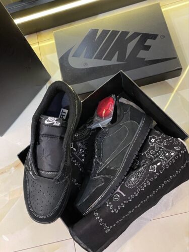 Air Jordan 1 Low x Travis Scott Black Phantom photo review