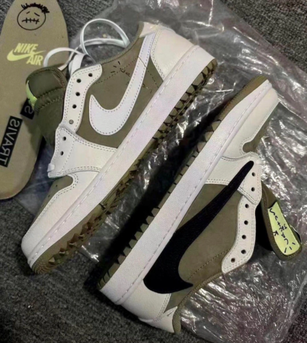 Travis Scott x Air Jordan 1 Low Golf photo review