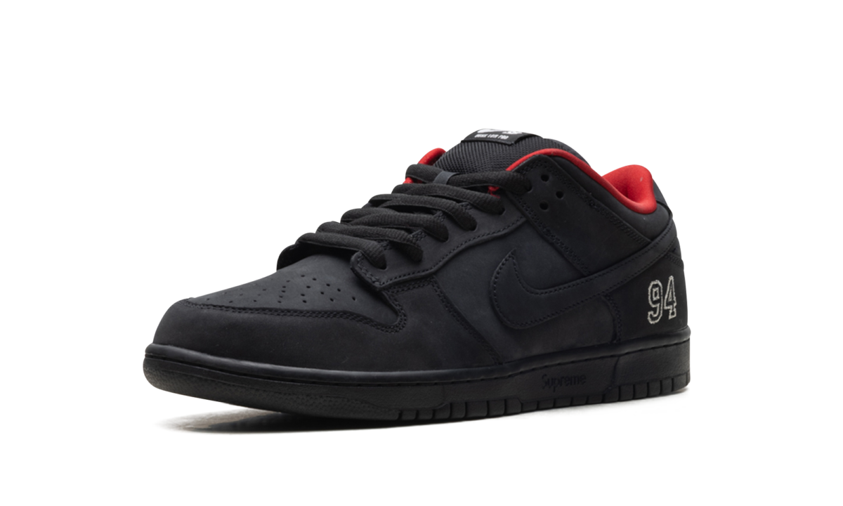 SB Dunk Low "Supreme - Black"