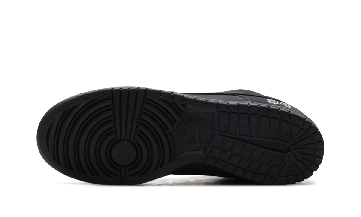 SB Dunk Low "Supreme - Black"