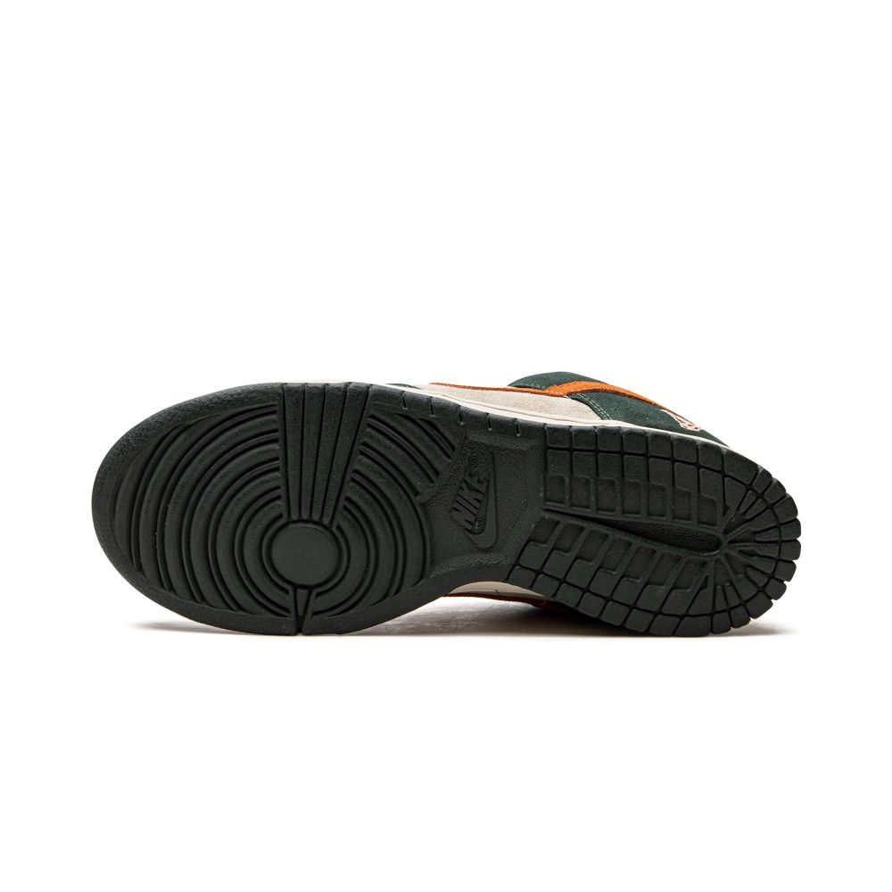 Nike SB Dunk Low Egg