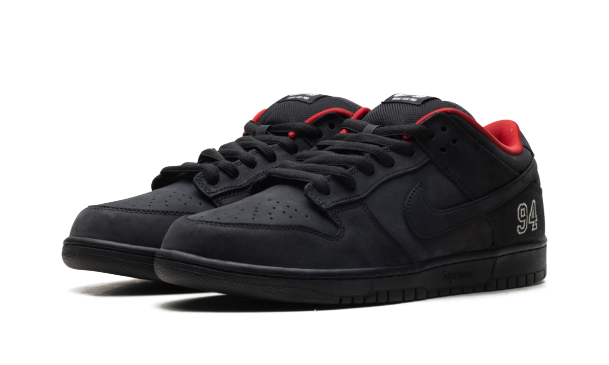 SB Dunk Low "Supreme - Black"